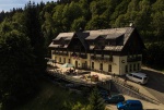 Hotel a jeho okol